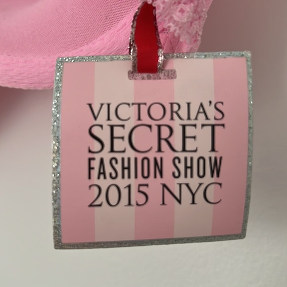 Collectible Victoria’s Secret 2015 official fashion show Bra - Picture 4 of 5